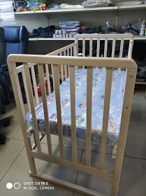 Деревянная кровать и новый матрас
